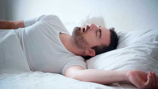 Храп во сне: почему появляется и как от него избавиться